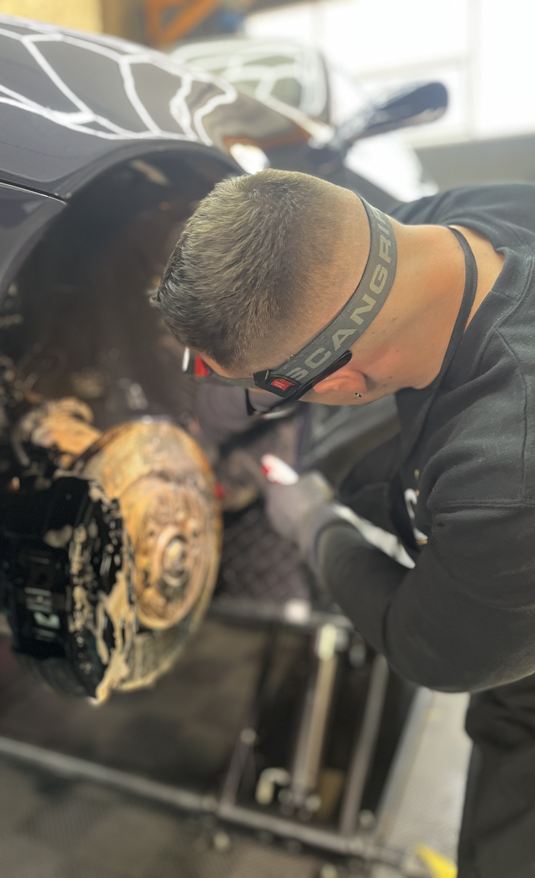 Lavaggio interni ed esterni auto